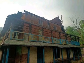 हावाहुरी र बर्षाको बितण्डा : गोरखाका  करिव दुई दर्जन घरकाका छाना उँडायो,  सात वटा गाडीमा पनि क्षति