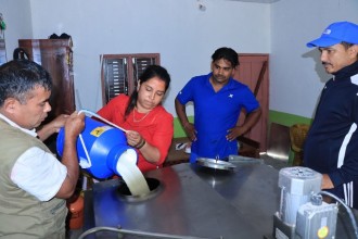 व्यावसायिक तरकारी खेती गर्ने किसानलाई बेनी नगरपालिकाको अनुदान