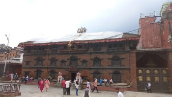 भूकम्पको १० वर्ष: अझै पाल र टेकोको भरमा कुमारी घर