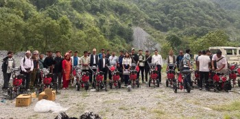 मालिका गाउँपालिकाले दियो किसानलाई यान्त्रिक हलो