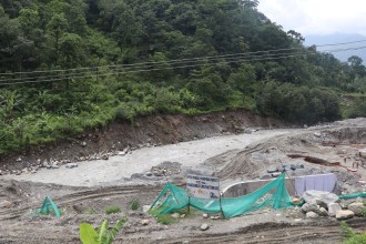 जलविद्युत् आयोजनाको ‘मकिङ’ ले धवलागिरि गाउँपालिकामा पहिरो र कटानको समस्या