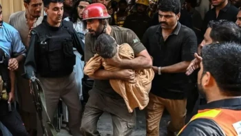 पेशावरमा स्कुलको छत खस्दा ३४ जनाको मृत्यु