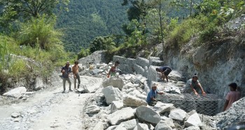 पाँच जलविद्युत् आयोजनाको संयुक्त सहयोगमा रघुगङ्गा गाउँपालिकाका सडक स्तरोन्नति