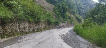 बेँसीसहर-चामे र मध्यपहाडी लोकमार्गमा सवारी सञ्चालनमा रोक