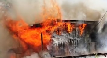 नुवाकोटको ककनीमा लागेको आगोले दुई घर जलेर नष्ट