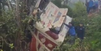 गोरखाको भीमसेन थापा गाउँपालिकाको टारीफाँटमा बस दुर्घटना, २१ जना घाइते