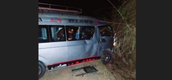 गोरखामा माइक्रोबस दुर्घटना हुँदा १७ जना घाइते