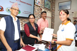 भरतपुर महानगरले दियो निजी विद्यालयका विद्यार्थीलाई छात्रवृत्ति