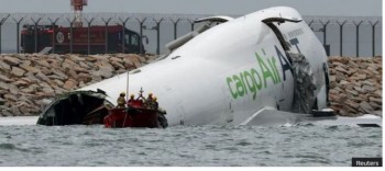 हङकङमा कार्गो विमान समुद्रमा खस्दा दुईजनाको मृत्यु