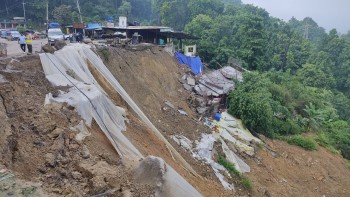 पूर्वपश्चिम राजमार्गकाे दाउन्नेमा १ बजेसम्मका लागि गाडी चलाउन रोक, यस्तो छ कारण