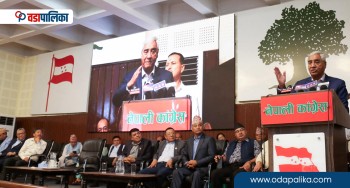 गभर्नरले बैंकका सिइओहरुसँग छलफल गरेकै समयमा चन्द्र ढकालले देउवासँग किन गरे यस्तो गुनासो ?