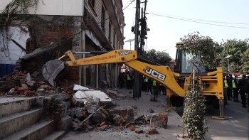 बुटवलमा पनि सरकारी जग्गामा बनेका घरटहरा हटाउन थालियो