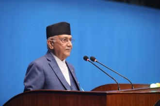 प्रधानमन्त्रीले ढले–ढले गीत सम्झदै भनेः सरकार मरिगए ढल्दैन, अर्काको पार्टी फुटाउन लागिदैन 