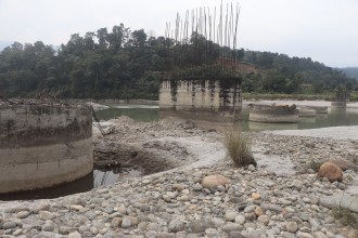स्थानीयवासीको जिज्ञासा– लम्सुवाघाटमा १५ वर्षसम्म किन बनेन पुल ?