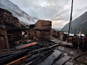 गोरखाको चुमनुब्री गाउँपालिकाको ल्हो गाउँमा आगलागी, ६ घर खरानी 