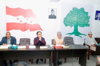 केन्द्रीय समिति बैठकमा महामन्त्री र सहमहामन्त्रीद्वारा महाधिवेशनका दुई फरक प्रस्ताव पेस