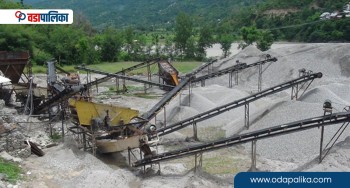 अरुण नदीमा रहेको अवैध क्रसर उद्योग सञ्चालनमा रोक