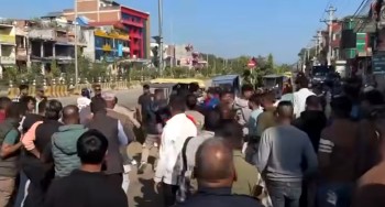 सिमरामा एमाले र जेनजी युवाबीच झडप, प्रशासनले लगायो कर्फ्यू