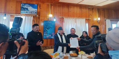 खुम्बु पासाङल्हामु गाउँपालिकाको प्रधानमन्त्रीसँग ३ माग, प्रचण्डको आश्वासनः काठमाडौँ पुगेपछि काम थाल्छु