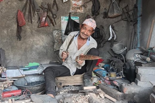 परम्परागत आरन पेशामा रमाएका हल्दीबारीका रामकुमार