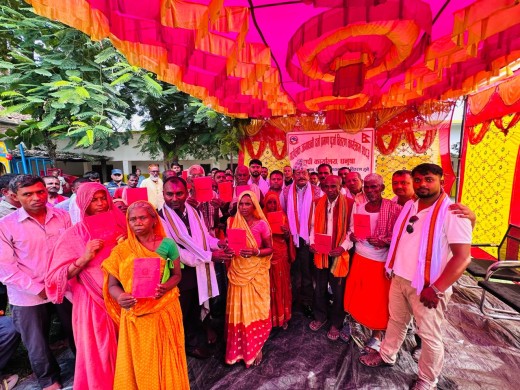 नापजाँच सकिएको ९ वर्षपछि क्षिरेश्वरनाथ नगरपालिका–२ का २४२ परिवारले पाए लालपुर्जा