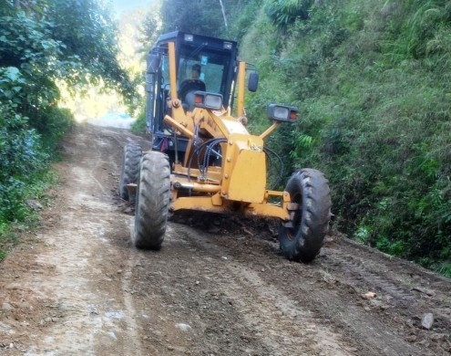 पाँच वर्षमा ६ पटक म्याद थपिएपछि सडक कालोपत्र गरिँदै