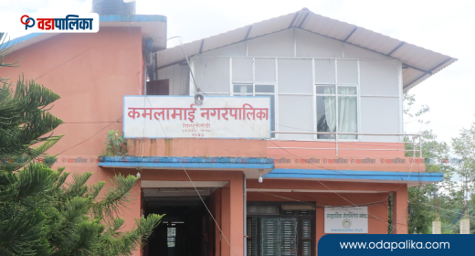 कमलामाई नगरपालिकाद्वारा बजार क्षेत्रका जीर्ण स्टलहरू भत्काउने अन्तिम तयारी, खाली गर्न कडा निर्देशन