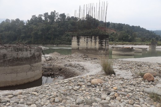 स्थानीयवासीको जिज्ञासा– लम्सुवाघाटमा १५ वर्षसम्म किन बनेन पुल ?