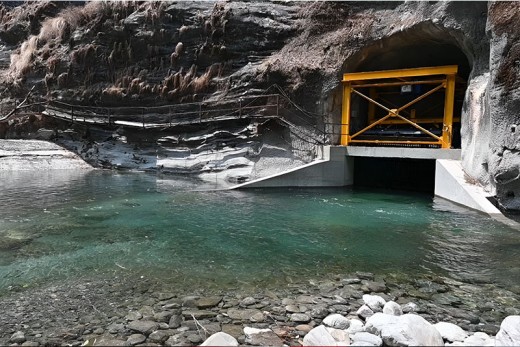 विभिन्न माग गर्दै स्थानीयले मेलम्चीको पानी काठमाडौँ पठाउन बन्द गरे