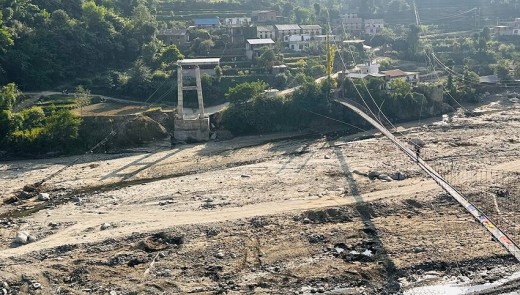 बीपी राजमार्गमा आवागमन बन्द, सवारी साधन होल्ड