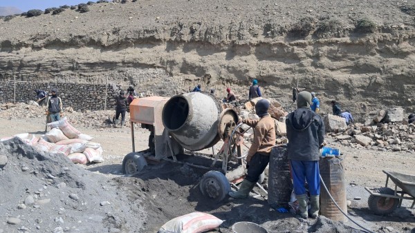 कोरलानाका जोड्ने कागबेनी-छुसाङ सडक स्तरोन्नति गरिँदै