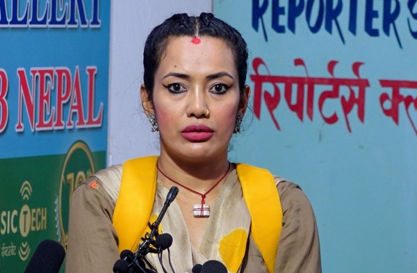 पक्राउ परिन् आशिका तामाङ 