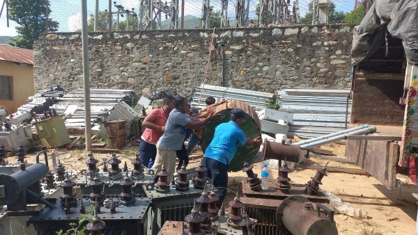 फिल्डका वडाध्यक्षः उज्यालो ल्याउन बोक्छन् तार, सधै चलाउँछन् बेल्चा–सावेल