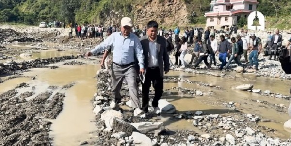 मन्त्री घिसिङले गरे क्षतिग्रस्त बीपी राजमार्गको अनुगमन