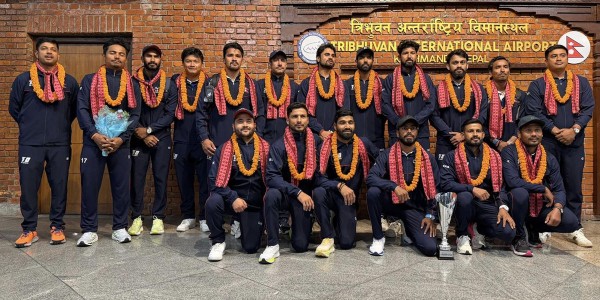 क्रिकेट टिमलाई विमानस्थलमा खेलकुदमन्त्री र पारस खड्काले स्वागत गरे, अबको ध्यान एनपीएलमा