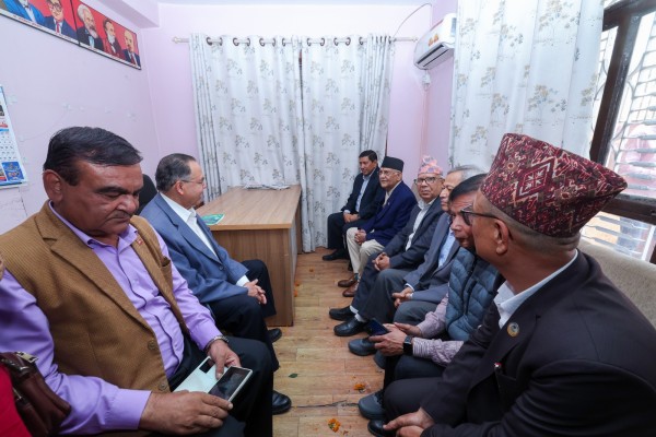 ओली–माधवसामु कार्यकर्ताको व्यङ्ग्यः भो अब च्यासलतिरै सारौँ