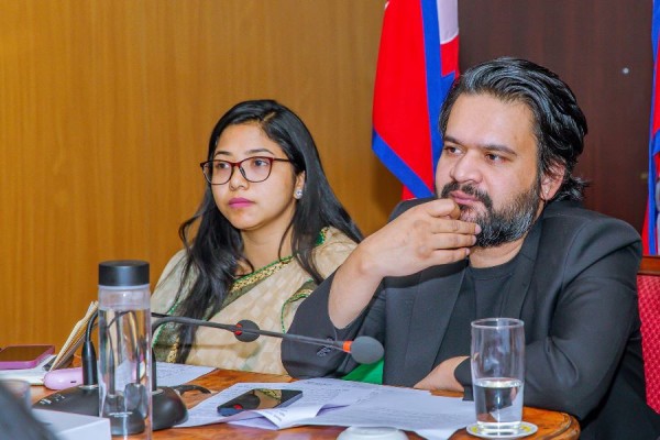 अदालतले रोक्यो सटरमा ताला लगाउने काठमाडौँ महानगरको कार्य