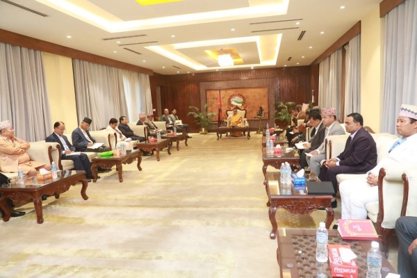 बालुवाटारमा सरकार र राजनीतिक दलबिच संवाद जारी‚ निर्वाचनलाई लिएर एमालेको आशंका 