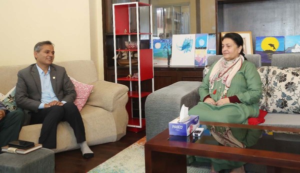 गृहमन्त्री र पूर्व राष्ट्रपति भण्डारीबीच भेटवार्ता