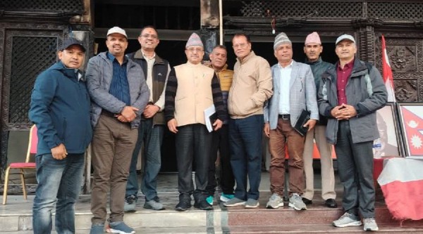 विधान अनुसार अघीबढ्ने विशेष महाधिवेशन पक्षधरलाई खड्काको आश्वासन 