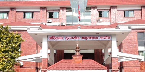 वडाध्यक्ष, सचिव र सहयोगी घुस रकमसहित पक्राउ 