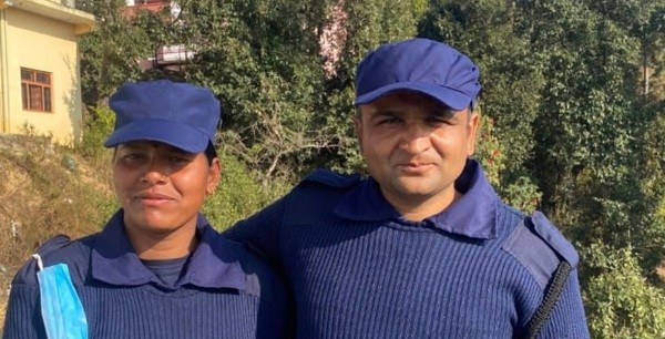 निर्वाचन प्रहरी दम्पती: सपनामा डाक्टर, हातमा लाठी