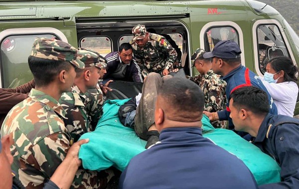 रामेछाप दुर्घटना : एक जनाको मृत्यु‚ घाइतेलाई काठमाडौं ल्याइयो