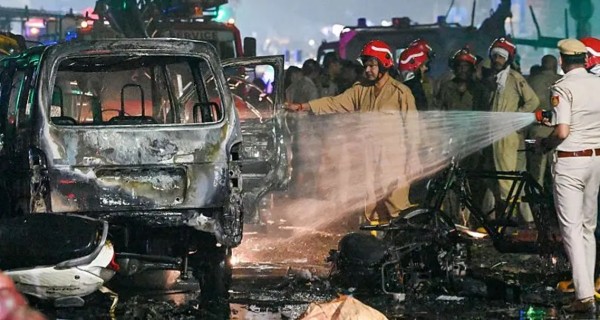 भारतमा कार बम विस्फोटमा ९ जनाको ज्यान गयो
