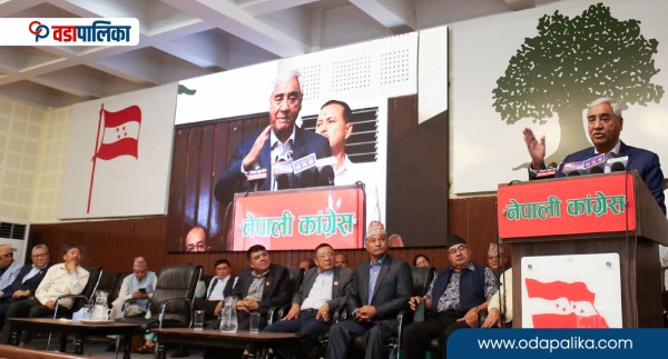 गभर्नरले बैंकका सिइओहरुसँग छलफल गरेकै समयमा चन्द्र ढकालले देउवासँग किन गरे यस्तो गुनासो ?