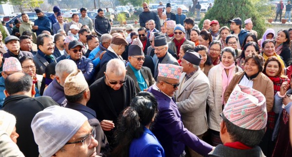 आफ्नो पक्ष आधिकारिक भएको दाबी गर्दै देउवा कांग्रेस पनि निर्वाचन आयोगमा