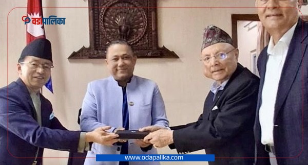 संयोजक थापाले बुझाउनुभयो ‘इपिजी प्रतिवेदन’ राखिएको दराजको साँचो