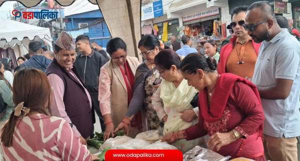 गुण्डुको घुम्ती हाट बजारमा हजारौँको भीड