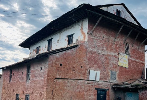 युवा पुस्ता शहर र विदेश, ताल्चाको भरमा घर, एक्लिए बूढापाका