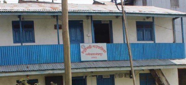 हतुवागढी गाउँपालिकाद्वारा अनुदानमा भैँसी वितरण, किसान उत्साहित